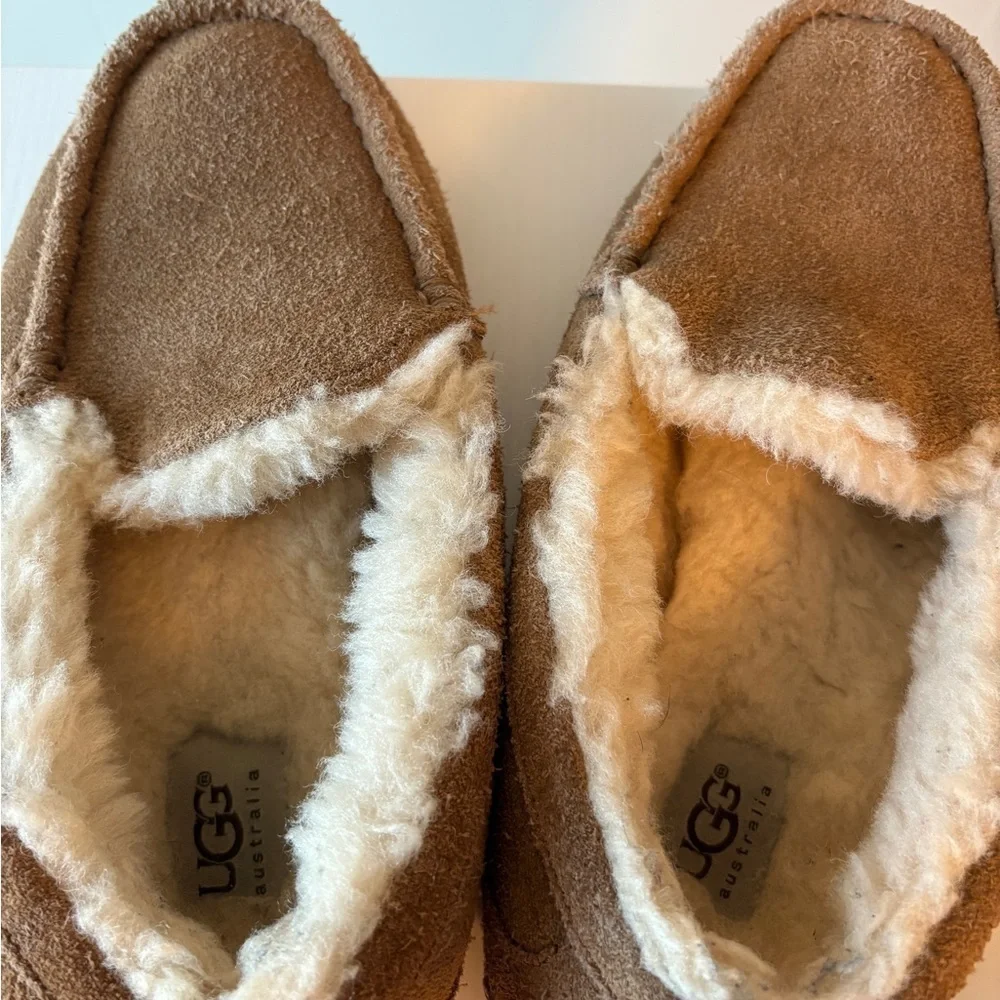 UGG Ascot Men's Suede Moccasin Slippers - Tan size 6